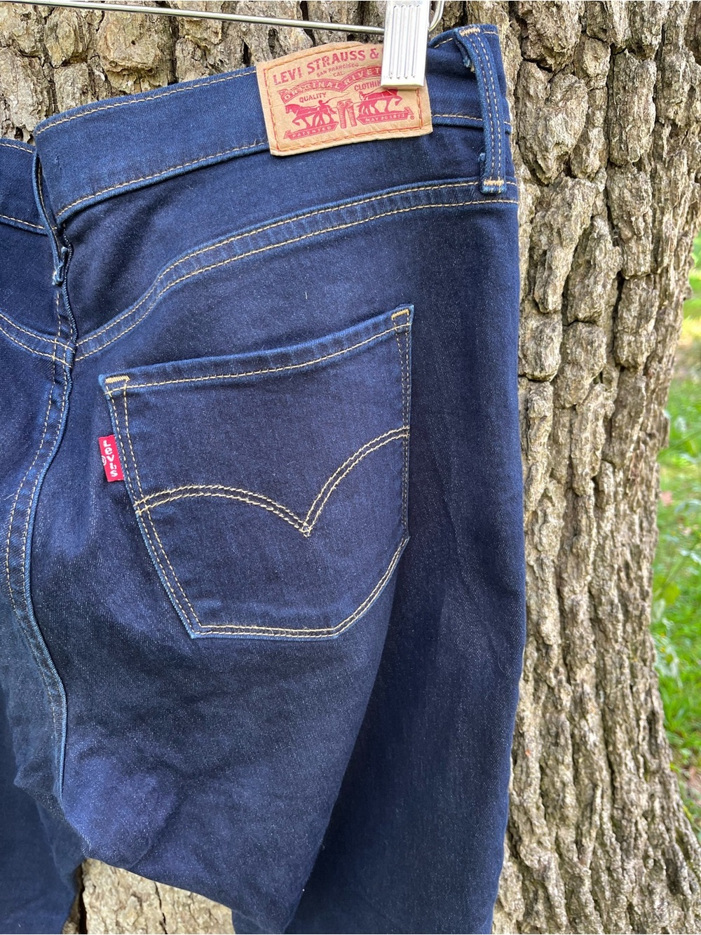 ⭐️Levi’s 311 Shaping Skinny in size 31